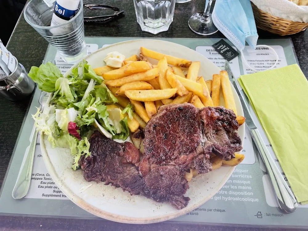 Entrecôte Frites Et Salade